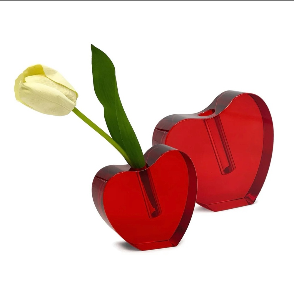 Tizo heart vase.